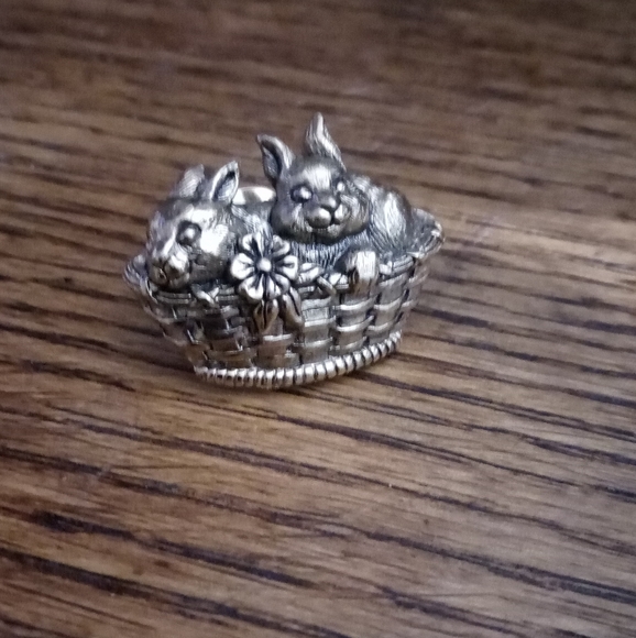 Vintage Avon "Basket of Love" Brooch Pin - Picture 4 of 5